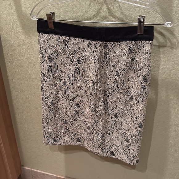 Forever 21 Elegant Black and Cream Lace Skirt - Picture 5 of 10